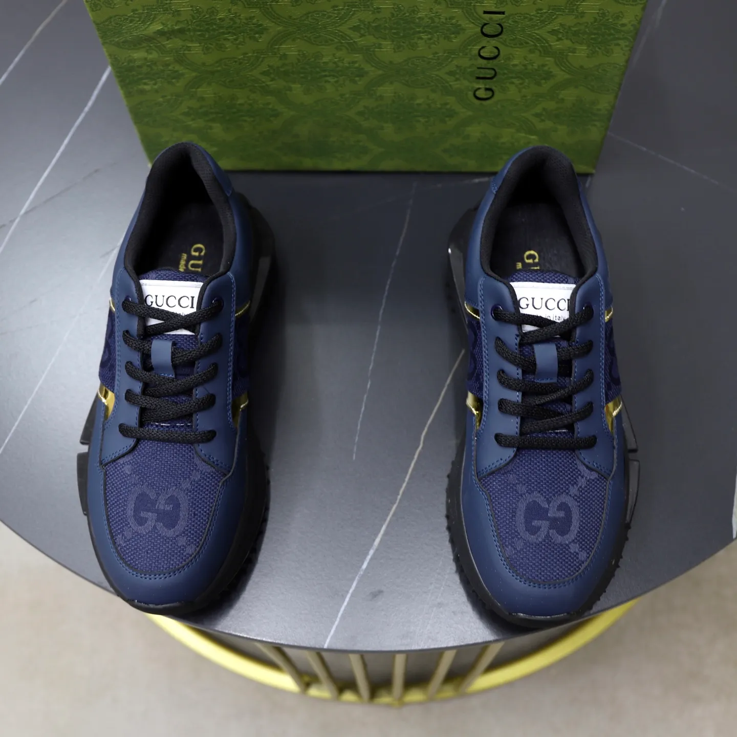Ex-factory price: 462💰🙅‍♂️🙅‍♂️🙅‍♂️ Brand: GUCCI Standard code: 38-44 (45 customized) Grade: Same as the official website Material: Original material splicing Comfortable and breathable lining Lightweight and wear-resistant sports outsole Style category: Men's fashionable casual shoes Running sneakers Distinguished luxury brand elements Top luxury Color: actual picture color